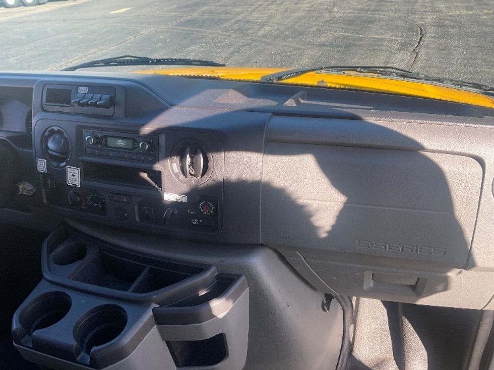 Light Duty Box Truck-Light and Medium Duty Trucks-Ford-2022-E350-Memphis-TN-106,725\n\t\tmiles-$ 29,750 - Image 21