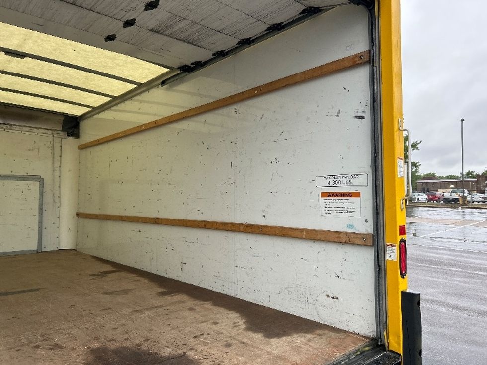 Light Duty Box Truck-Light and Medium Duty Trucks-Ford-2022-E350-Memphis-TN-122,449\n\t\tmiles-$ 23,000 - Image 12