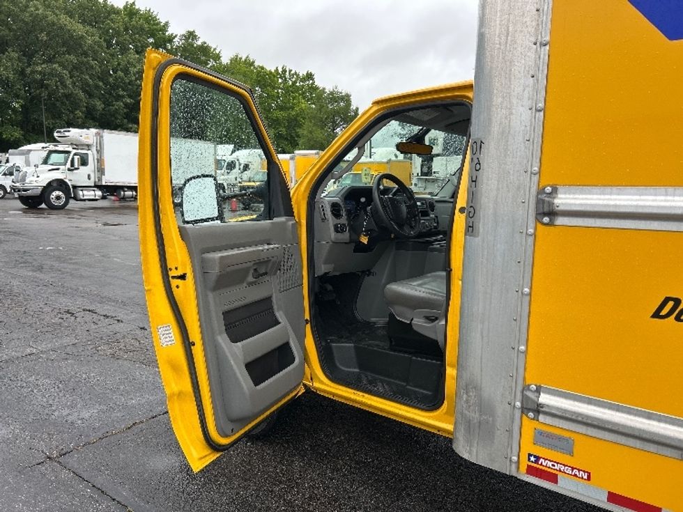 Light Duty Box Truck-Light and Medium Duty Trucks-Ford-2022-E350-Memphis-TN-122,449\n\t\tmiles-$ 23,000 - Image 16