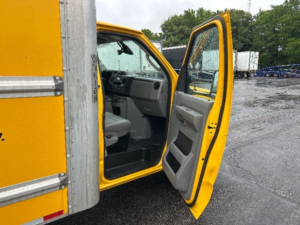 Light Duty Box Truck-Light and Medium Duty Trucks-Ford-2022-E350-Memphis-TN-122,449\n\t\tmiles-$ 23,000 - Image 20