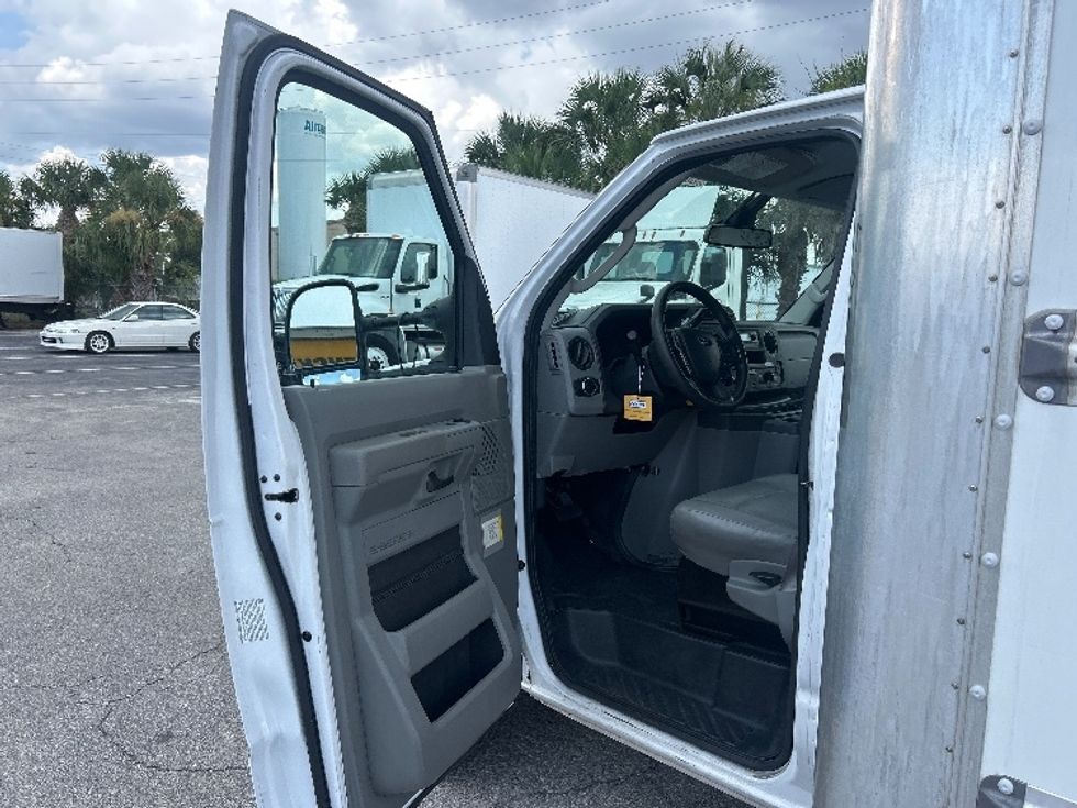 Light Duty Box Truck-Light and Medium Duty Trucks-Ford-2022-E350-Miami-FL-122,460\n\t\tmiles-$ 27,500 - Image 14