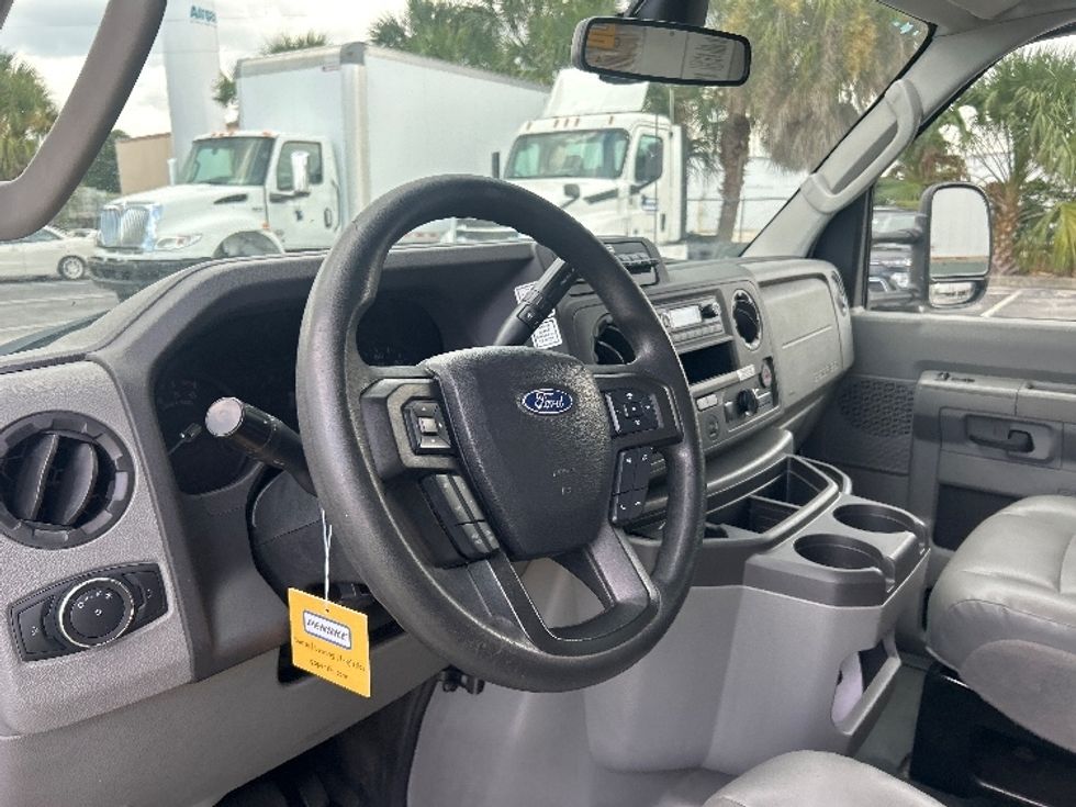 Light Duty Box Truck-Light and Medium Duty Trucks-Ford-2022-E350-Miami-FL-122,460\n\t\tmiles-$ 27,500 - Image 15