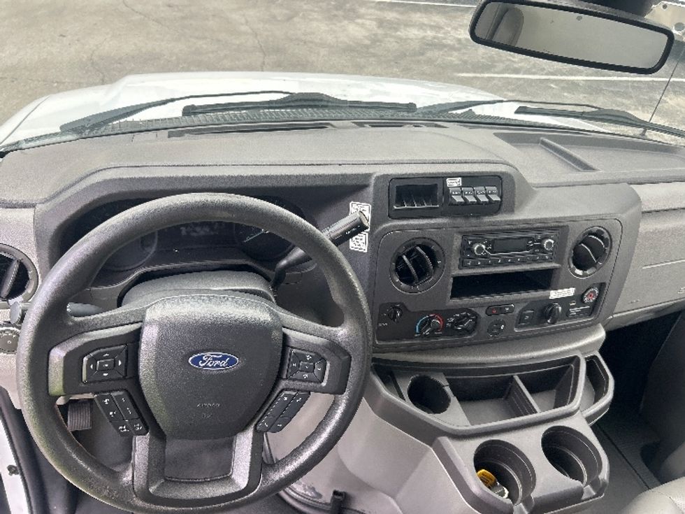 Light Duty Box Truck-Light and Medium Duty Trucks-Ford-2022-E350-Miami-FL-122,460\n\t\tmiles-$ 27,500 - Image 16