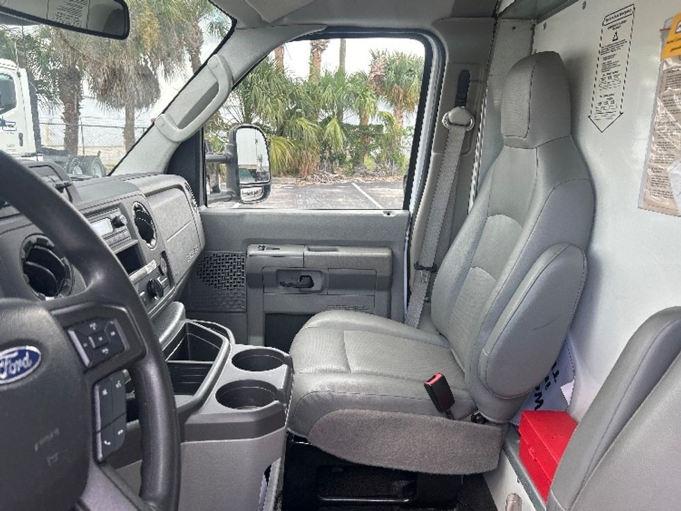 Light Duty Box Truck-Light and Medium Duty Trucks-Ford-2022-E350-Miami-FL-122,460\n\t\tmiles-$ 27,500 - Image 17