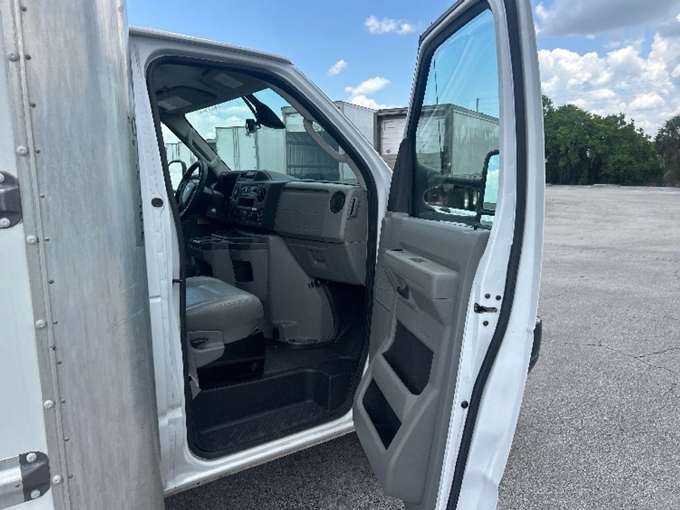 Light Duty Box Truck-Light and Medium Duty Trucks-Ford-2022-E350-Miami-FL-122,460\n\t\tmiles-$ 27,500 - Image 18