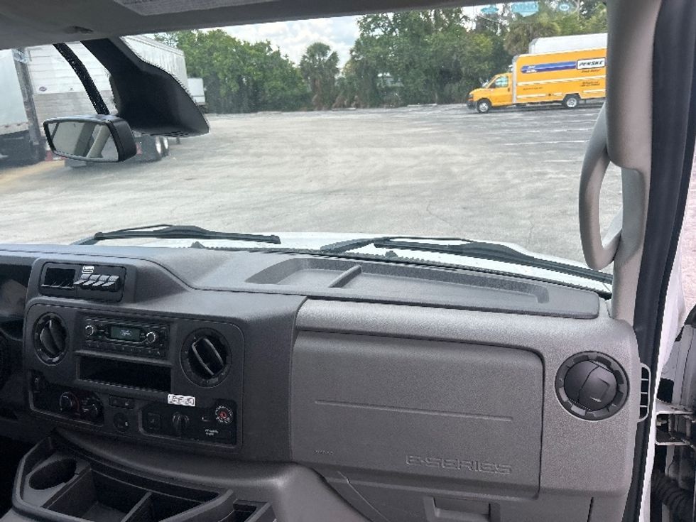 Light Duty Box Truck-Light and Medium Duty Trucks-Ford-2022-E350-Miami-FL-122,460\n\t\tmiles-$ 27,500 - Image 19