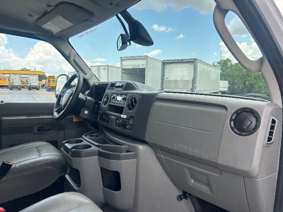 Light Duty Box Truck-Light and Medium Duty Trucks-Ford-2022-E350-Miami-FL-122,460\n\t\tmiles-$ 27,500 - Image 20