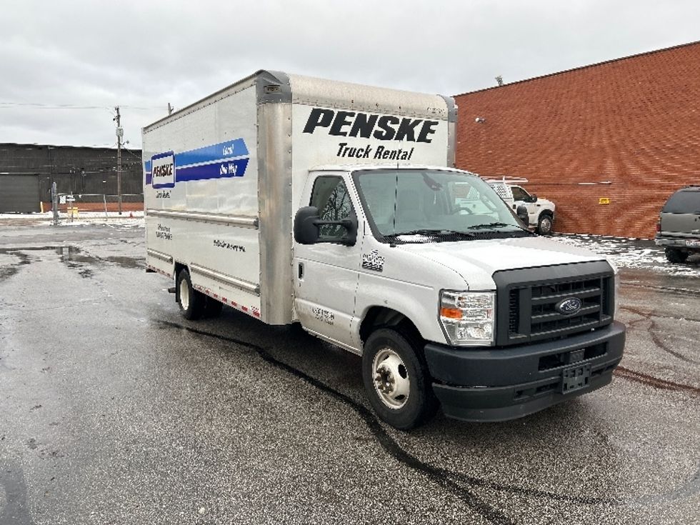 Light Duty Box Truck-Light and Medium Duty Trucks-Ford-2022-E350-Middlefield-OH-100,405\n\t\tmiles-$ 30,500 - Image 1