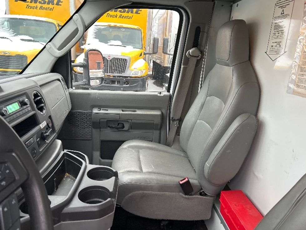Light Duty Box Truck-Light and Medium Duty Trucks-Ford-2022-E350-Middlefield-OH-100,405\n\t\tmiles-$ 30,500 - Image 16