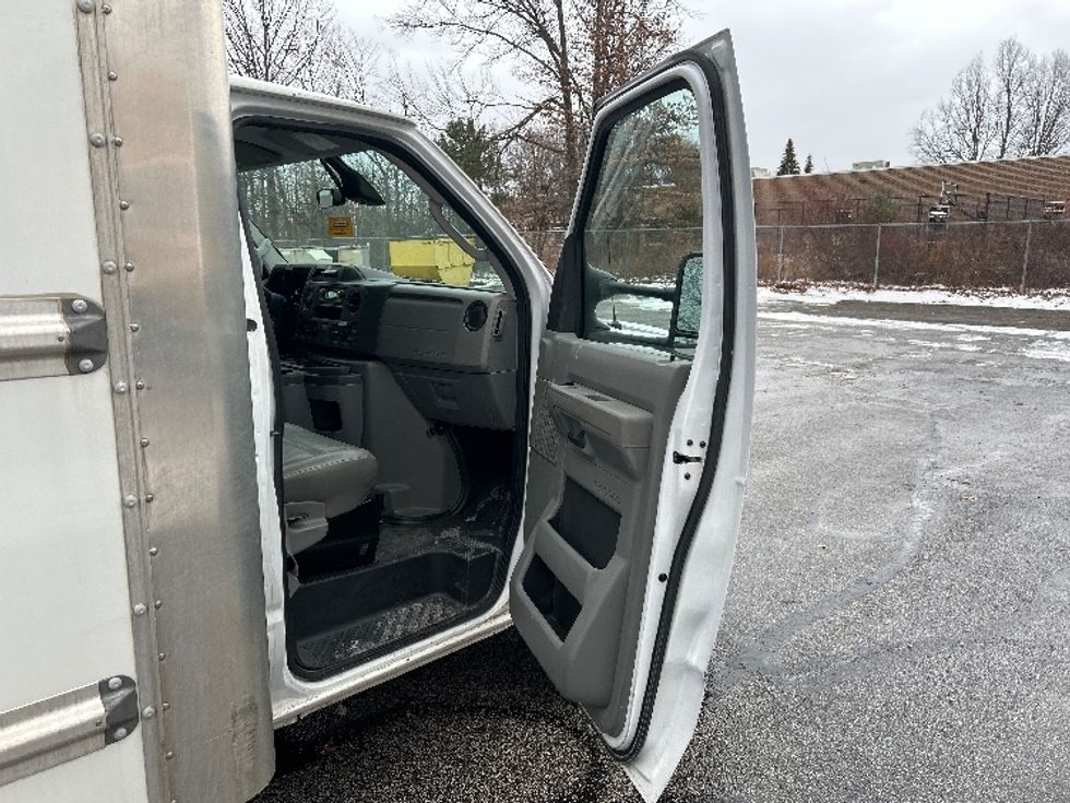 Light Duty Box Truck-Light and Medium Duty Trucks-Ford-2022-E350-Middlefield-OH-100,405\n\t\tmiles-$ 30,500 - Image 17