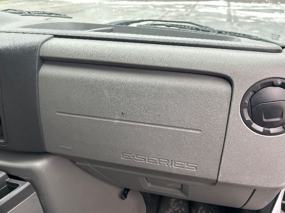 Light Duty Box Truck-Light and Medium Duty Trucks-Ford-2022-E350-Middlefield-OH-100,405\n\t\tmiles-$ 30,500 - Image 18