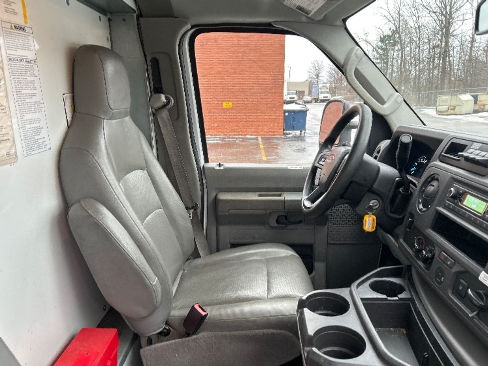 Light Duty Box Truck-Light and Medium Duty Trucks-Ford-2022-E350-Middlefield-OH-100,405\n\t\tmiles-$ 30,500 - Image 19