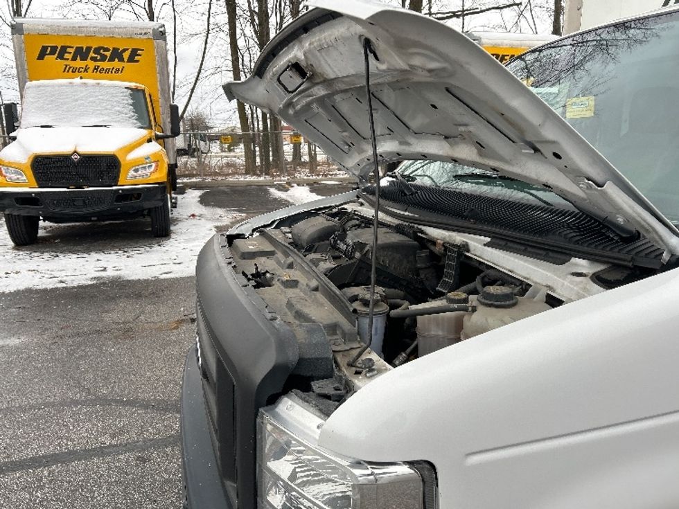 Light Duty Box Truck-Light and Medium Duty Trucks-Ford-2022-E350-Middlefield-OH-100,405\n\t\tmiles-$ 30,500 - Image 21