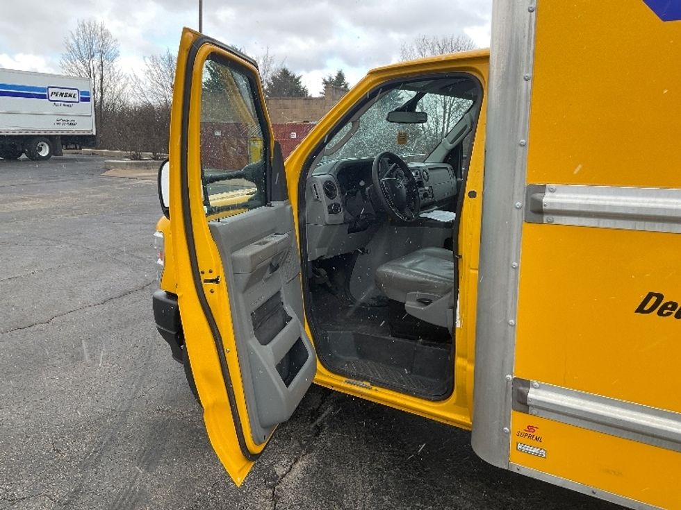 Light Duty Box Truck-Light and Medium Duty Trucks-Ford-2022-E350-Middlefield-OH-103,616\n\t\tmiles-$ 26,500 - Image 15