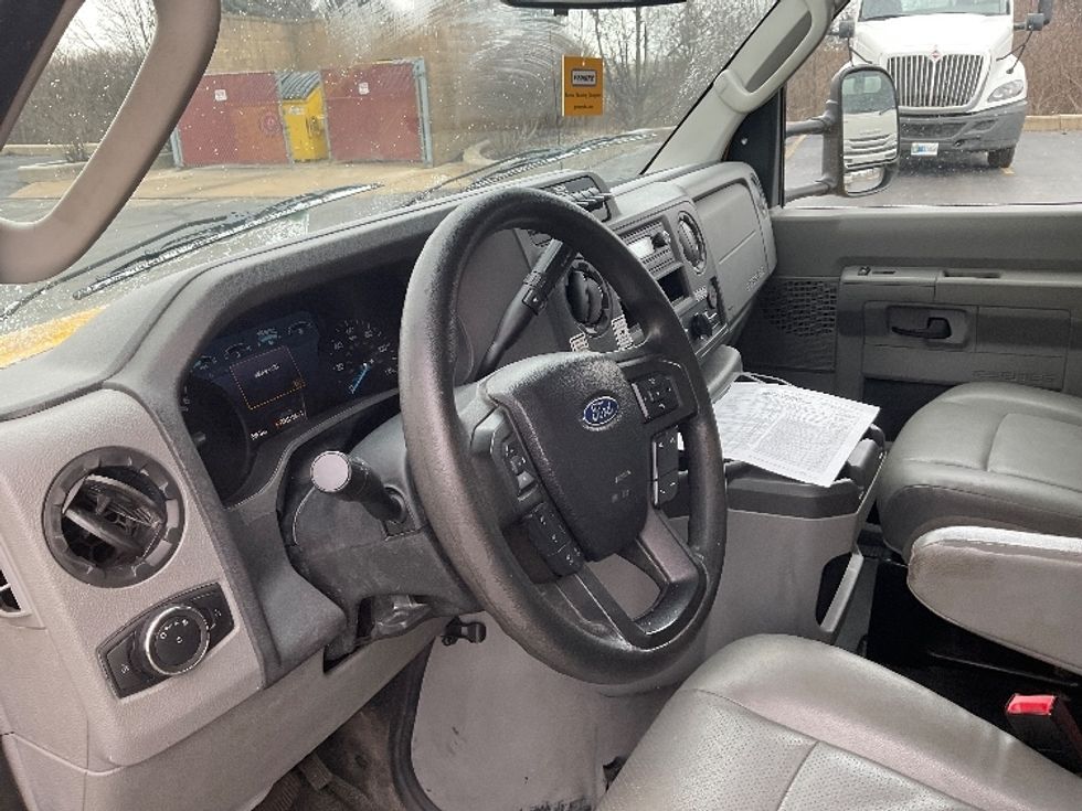 Light Duty Box Truck-Light and Medium Duty Trucks-Ford-2022-E350-Middlefield-OH-103,616\n\t\tmiles-$ 26,500 - Image 16