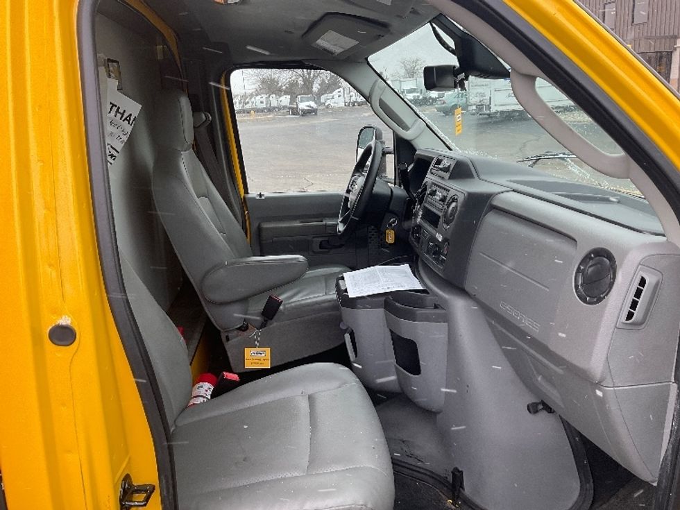 Light Duty Box Truck-Light and Medium Duty Trucks-Ford-2022-E350-Middlefield-OH-103,616\n\t\tmiles-$ 26,500 - Image 21