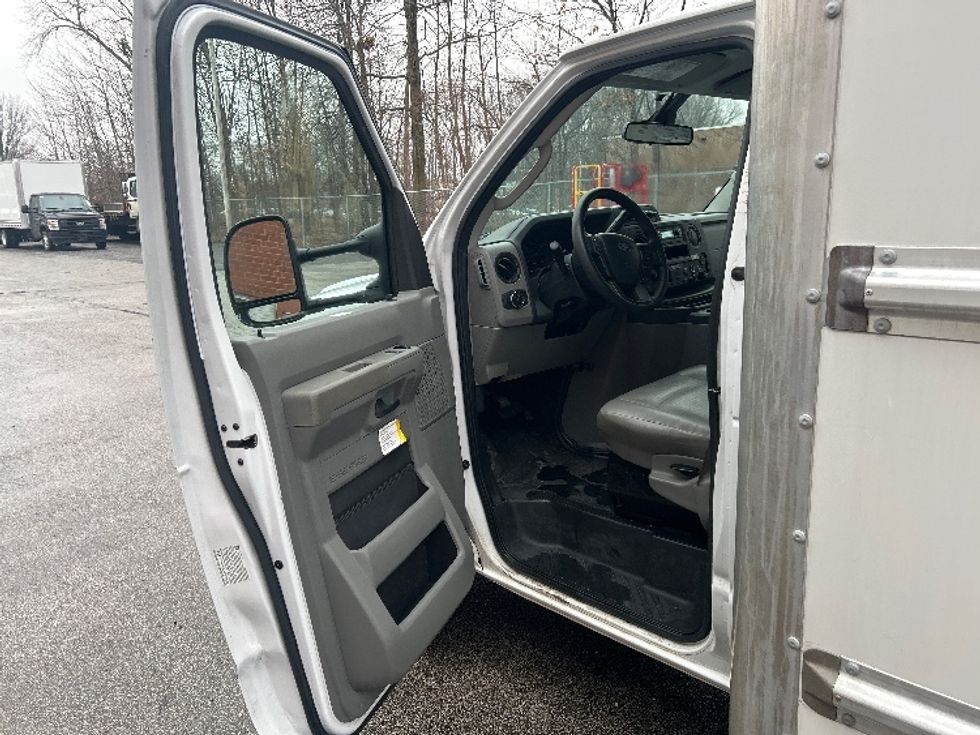 Light Duty Box Truck-Light and Medium Duty Trucks-Ford-2022-E350-Middlefield-OH-104,635\n\t\tmiles-$ 29,750 - Image 13
