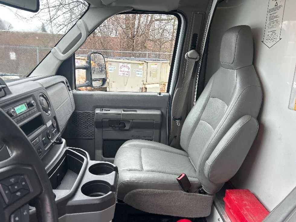 Light Duty Box Truck-Light and Medium Duty Trucks-Ford-2022-E350-Middlefield-OH-104,635\n\t\tmiles-$ 29,750 - Image 16