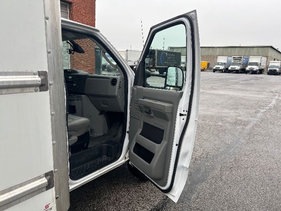 Light Duty Box Truck-Light and Medium Duty Trucks-Ford-2022-E350-Middlefield-OH-104,635\n\t\tmiles-$ 29,750 - Image 17