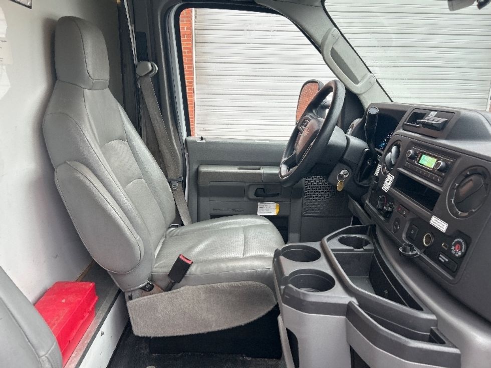 Light Duty Box Truck-Light and Medium Duty Trucks-Ford-2022-E350-Middlefield-OH-104,635\n\t\tmiles-$ 29,750 - Image 19