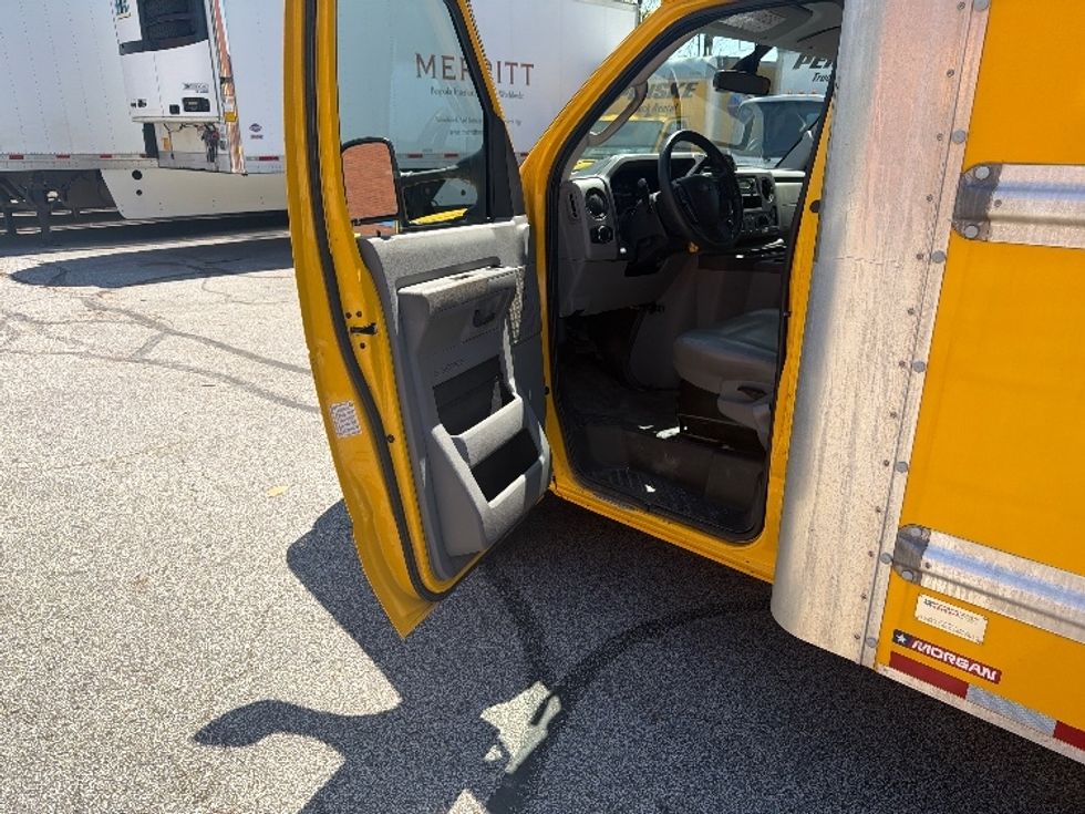 Light Duty Box Truck-Light and Medium Duty Trucks-Ford-2022-E350-Middlefield-OH-104,808\n\t\tmiles-$ 25,250 - Image 13