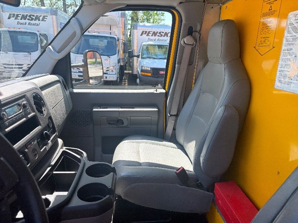 Light Duty Box Truck-Light and Medium Duty Trucks-Ford-2022-E350-Middlefield-OH-104,808\n\t\tmiles-$ 25,250 - Image 16