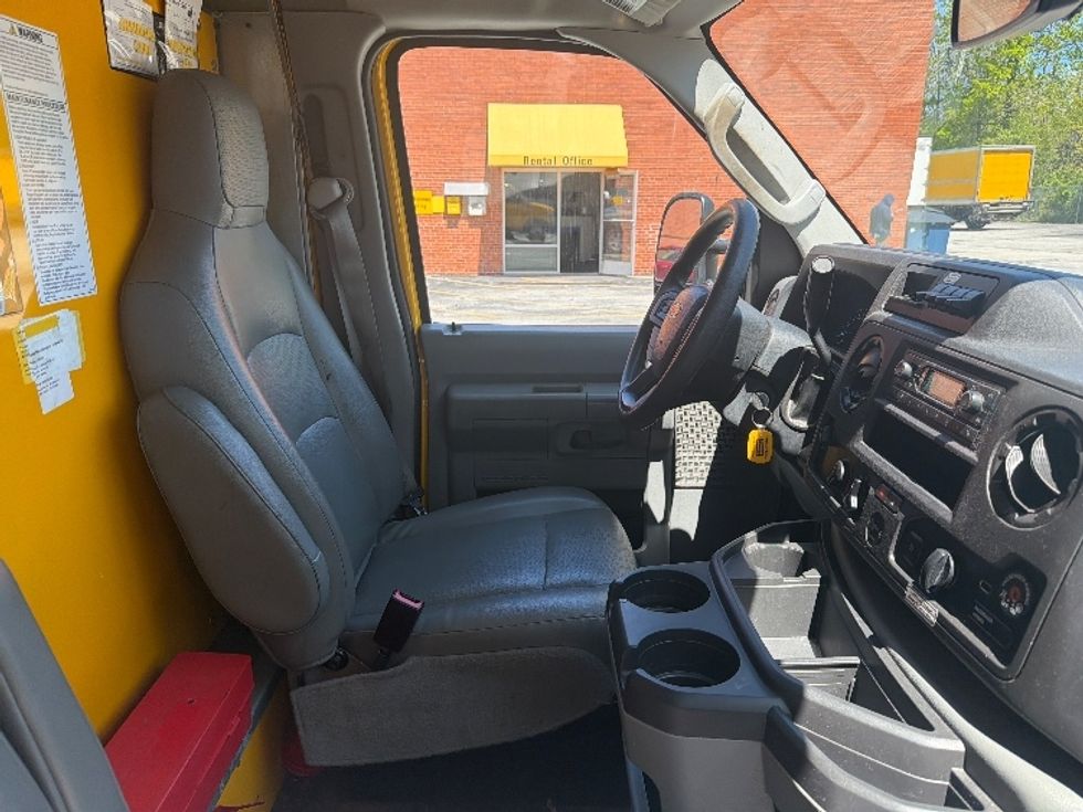 Light Duty Box Truck-Light and Medium Duty Trucks-Ford-2022-E350-Middlefield-OH-104,808\n\t\tmiles-$ 25,250 - Image 19
