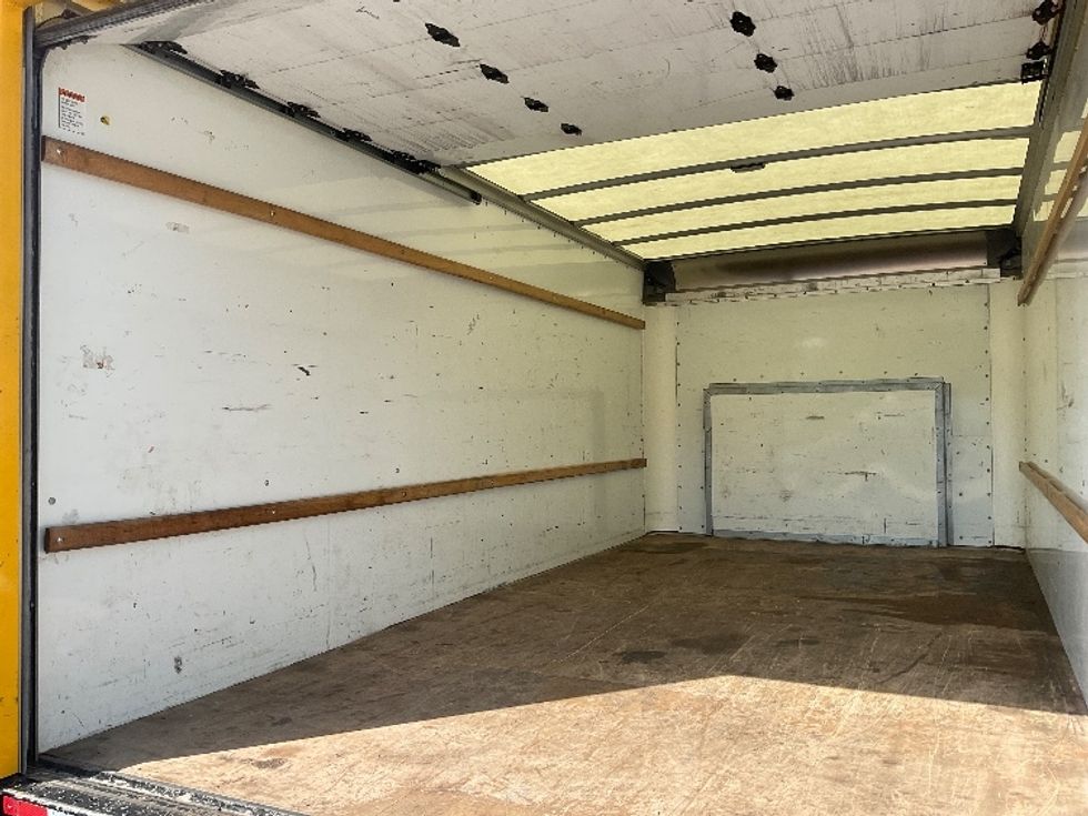 Light Duty Box Truck-Light and Medium Duty Trucks-Ford-2022-E350-Middlefield-OH-106,531\n\t\tmiles-$ 26,500 - Image 10