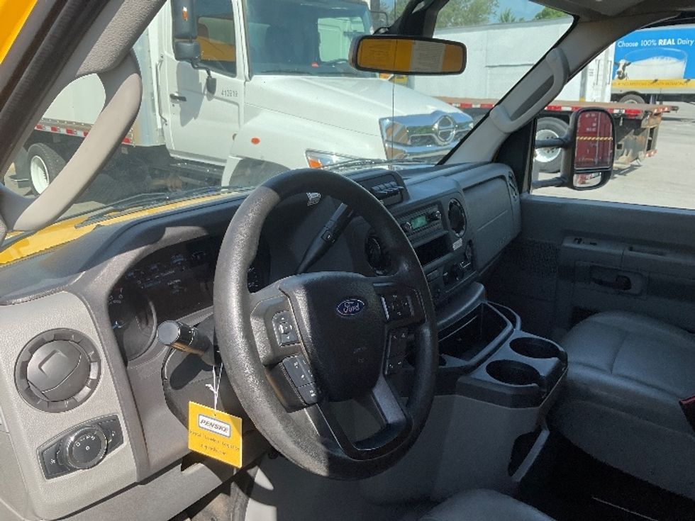 Light Duty Box Truck-Light and Medium Duty Trucks-Ford-2022-E350-Middlefield-OH-106,531\n\t\tmiles-$ 26,500 - Image 16