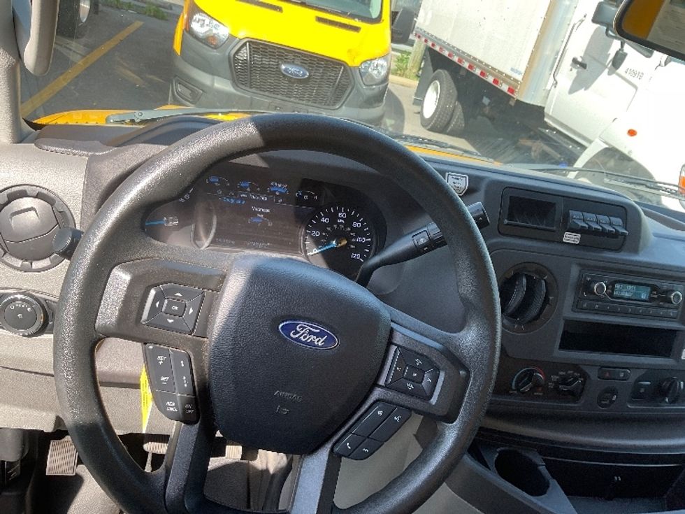 Light Duty Box Truck-Light and Medium Duty Trucks-Ford-2022-E350-Middlefield-OH-106,531\n\t\tmiles-$ 26,500 - Image 17