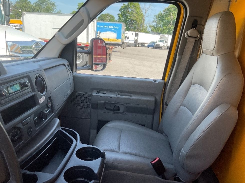 Light Duty Box Truck-Light and Medium Duty Trucks-Ford-2022-E350-Middlefield-OH-106,531\n\t\tmiles-$ 26,500 - Image 18