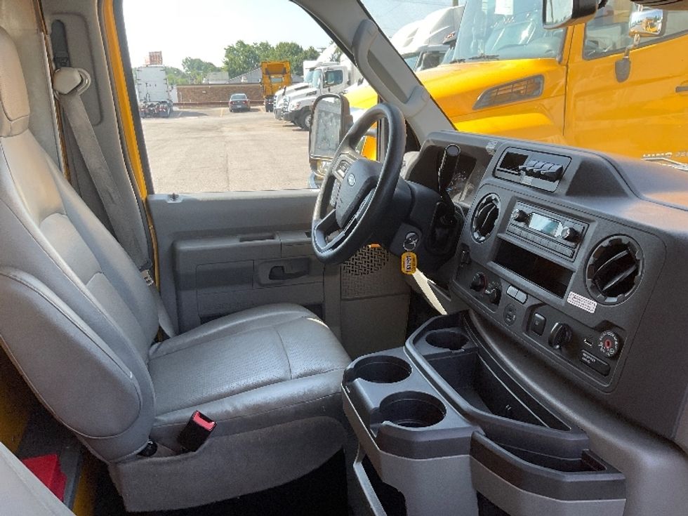 Light Duty Box Truck-Light and Medium Duty Trucks-Ford-2022-E350-Middlefield-OH-106,531\n\t\tmiles-$ 26,500 - Image 21