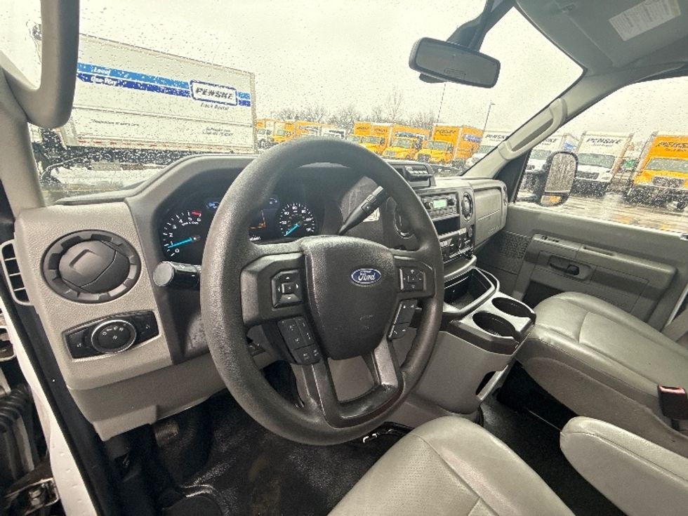 Light Duty Box Truck-Light and Medium Duty Trucks-Ford-2022-E350-Middlefield-OH-109,209\n\t\tmiles-$ 29,000 - Image 16
