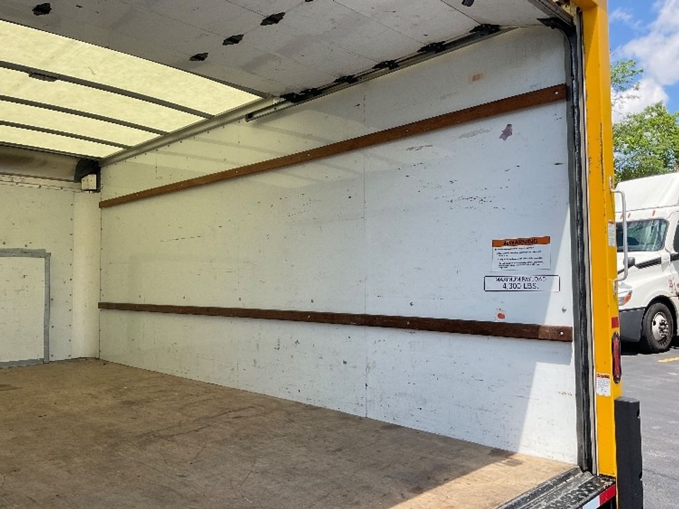 Light Duty Box Truck-Light and Medium Duty Trucks-Ford-2022-E350-Middlefield-OH-125,337\n\t\tmiles-$ 26,250 - Image 12