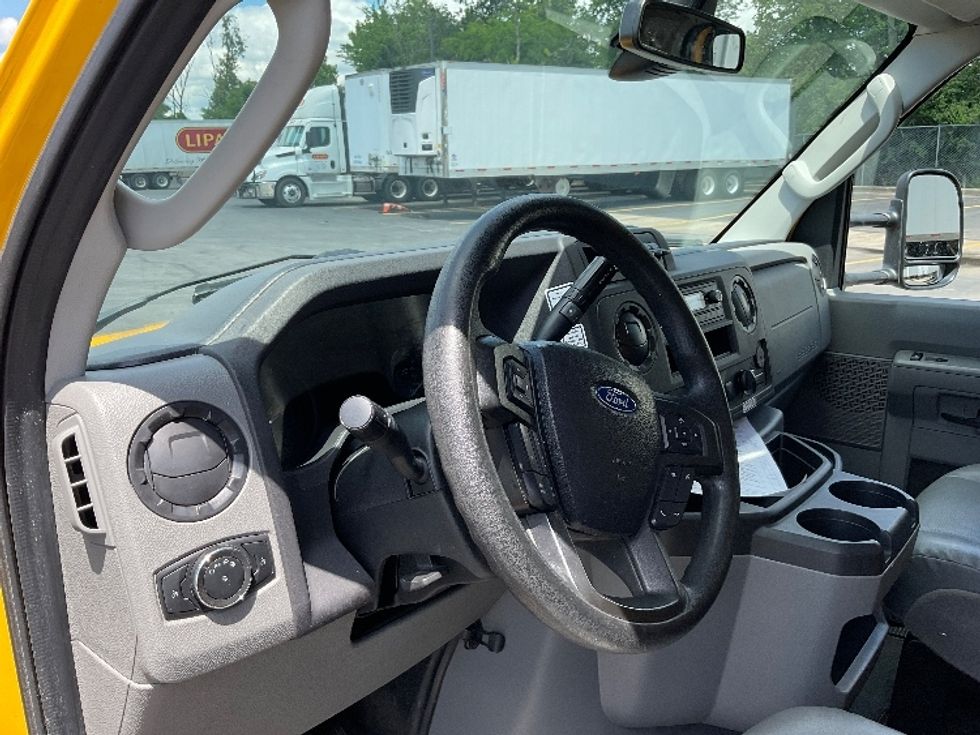 Light Duty Box Truck-Light and Medium Duty Trucks-Ford-2022-E350-Middlefield-OH-125,337\n\t\tmiles-$ 26,250 - Image 15