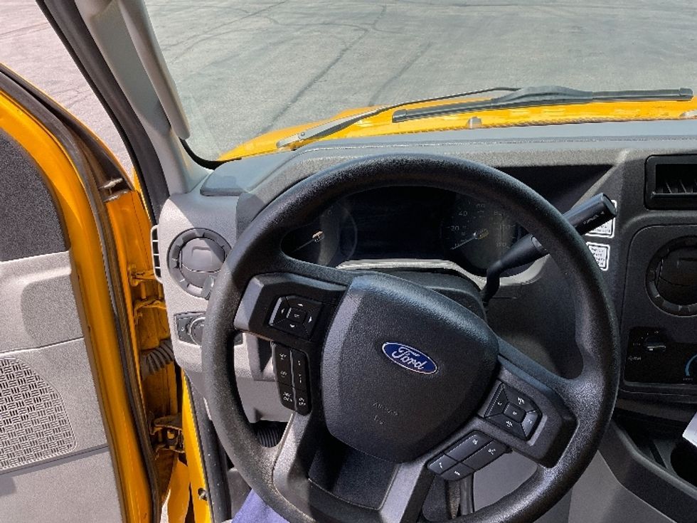 Light Duty Box Truck-Light and Medium Duty Trucks-Ford-2022-E350-Middlefield-OH-125,337\n\t\tmiles-$ 26,250 - Image 16