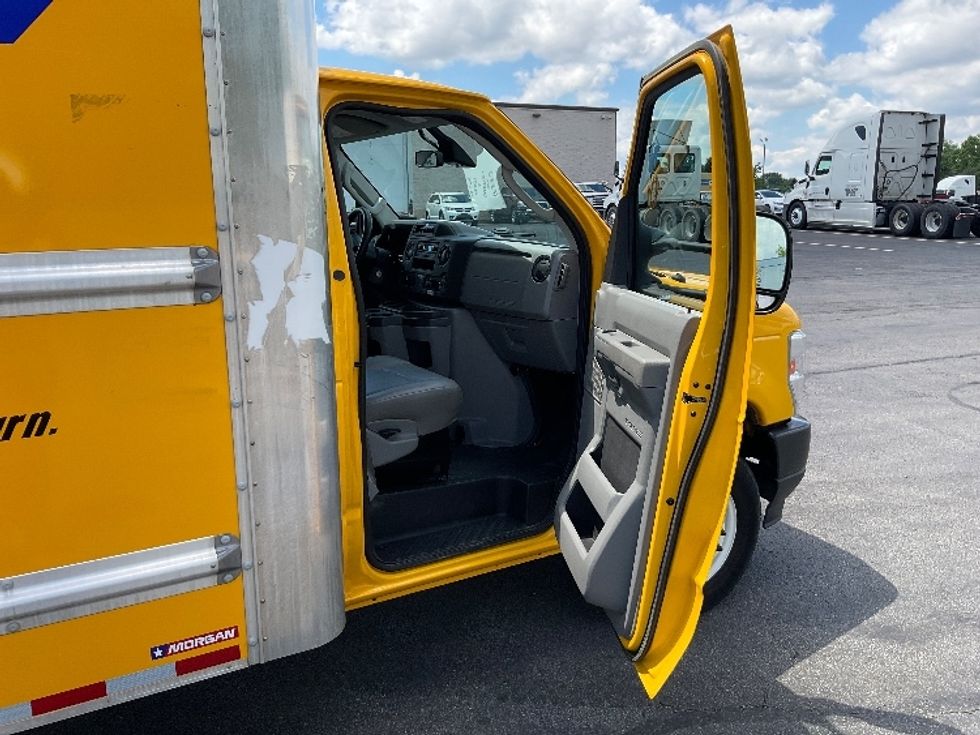 Light Duty Box Truck-Light and Medium Duty Trucks-Ford-2022-E350-Middlefield-OH-125,337\n\t\tmiles-$ 26,250 - Image 18