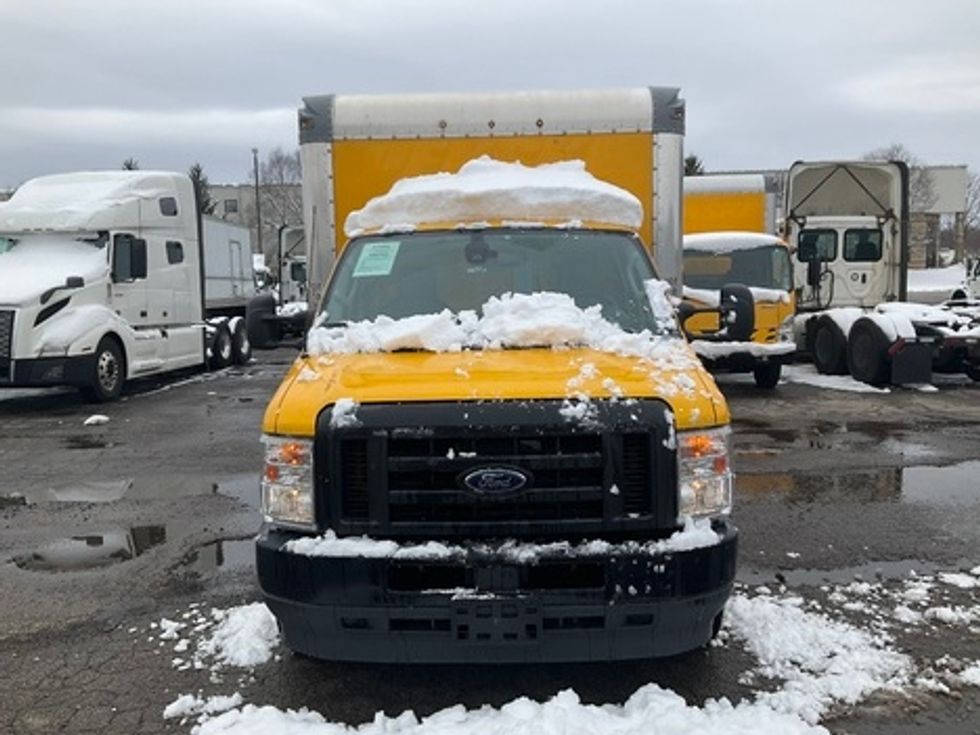 Light Duty Box Truck-Light and Medium Duty Trucks-Ford-2022-E350-Middlefield-OH-125,337\n\t\tmiles-$ 26,250 - Image 2
