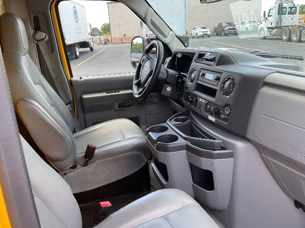 Light Duty Box Truck-Light and Medium Duty Trucks-Ford-2022-E350-Middlefield-OH-125,337\n\t\tmiles-$ 26,250 - Image 20