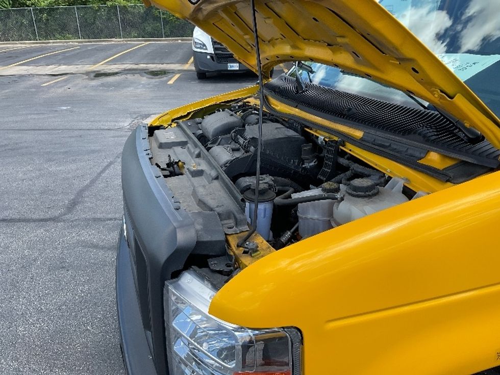 Light Duty Box Truck-Light and Medium Duty Trucks-Ford-2022-E350-Middlefield-OH-125,337\n\t\tmiles-$ 26,250 - Image 22