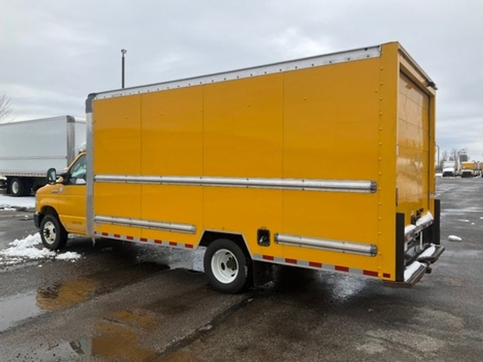 Light Duty Box Truck-Light and Medium Duty Trucks-Ford-2022-E350-Middlefield-OH-125,337\n\t\tmiles-$ 26,250 - Image 4