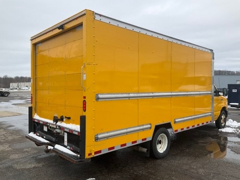 Light Duty Box Truck-Light and Medium Duty Trucks-Ford-2022-E350-Middlefield-OH-125,337\n\t\tmiles-$ 26,250 - Image 7
