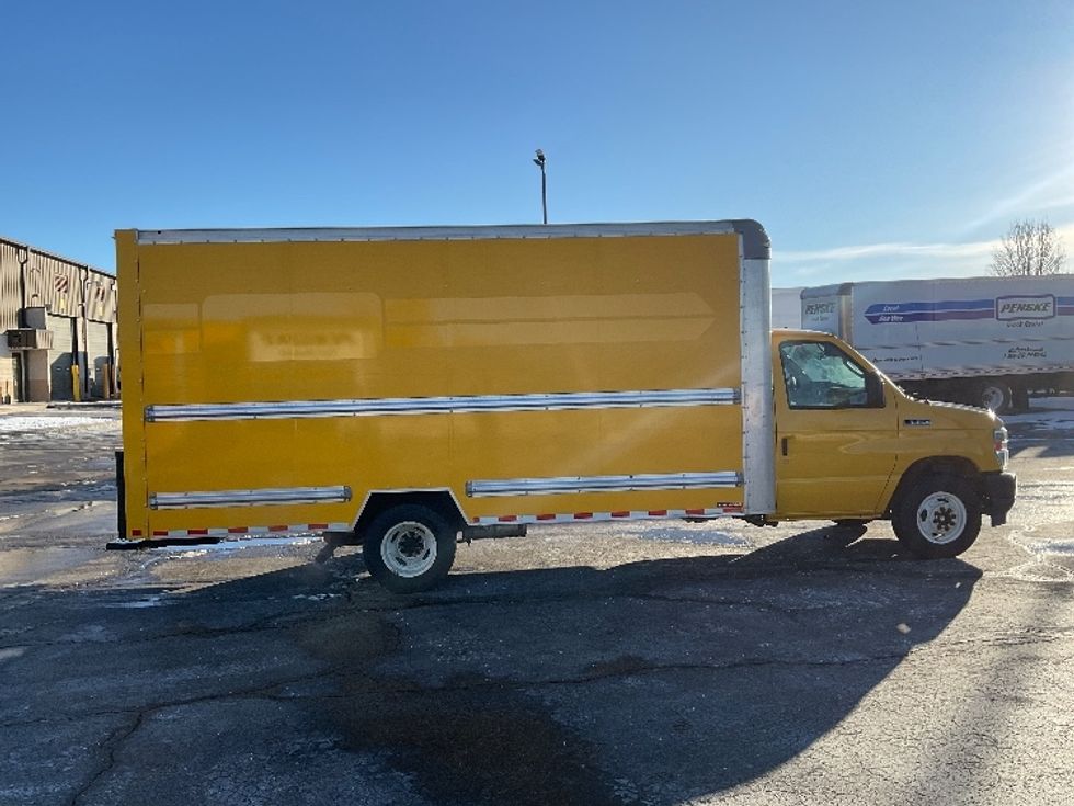 Light Duty Box Truck-Light and Medium Duty Trucks-Ford-2022-E350-Middlefield-OH-90,693\n\t\tmiles-$ 28,750 - Image 15