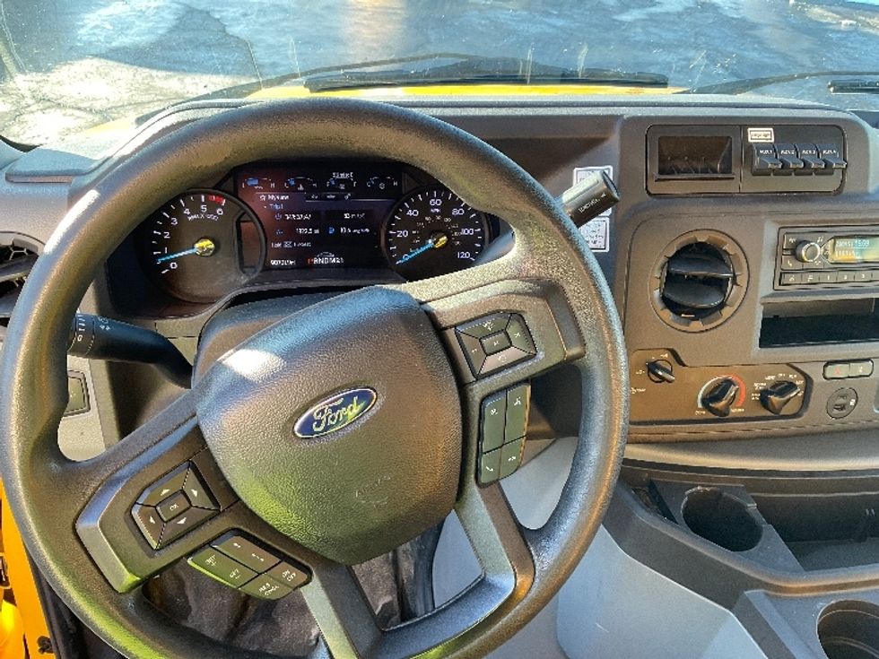 Light Duty Box Truck-Light and Medium Duty Trucks-Ford-2022-E350-Middlefield-OH-90,693\n\t\tmiles-$ 28,750 - Image 18