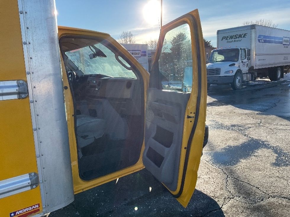 Light Duty Box Truck-Light and Medium Duty Trucks-Ford-2022-E350-Middlefield-OH-90,693\n\t\tmiles-$ 28,750 - Image 20