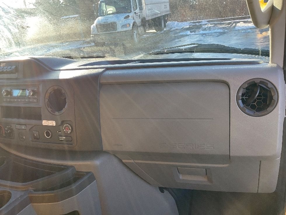 Light Duty Box Truck-Light and Medium Duty Trucks-Ford-2022-E350-Middlefield-OH-90,693\n\t\tmiles-$ 28,750 - Image 23