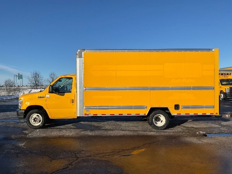 Light Duty Box Truck-Light and Medium Duty Trucks-Ford-2022-E350-Middlefield-OH-90,693\n\t\tmiles-$ 28,750 - Image 4
