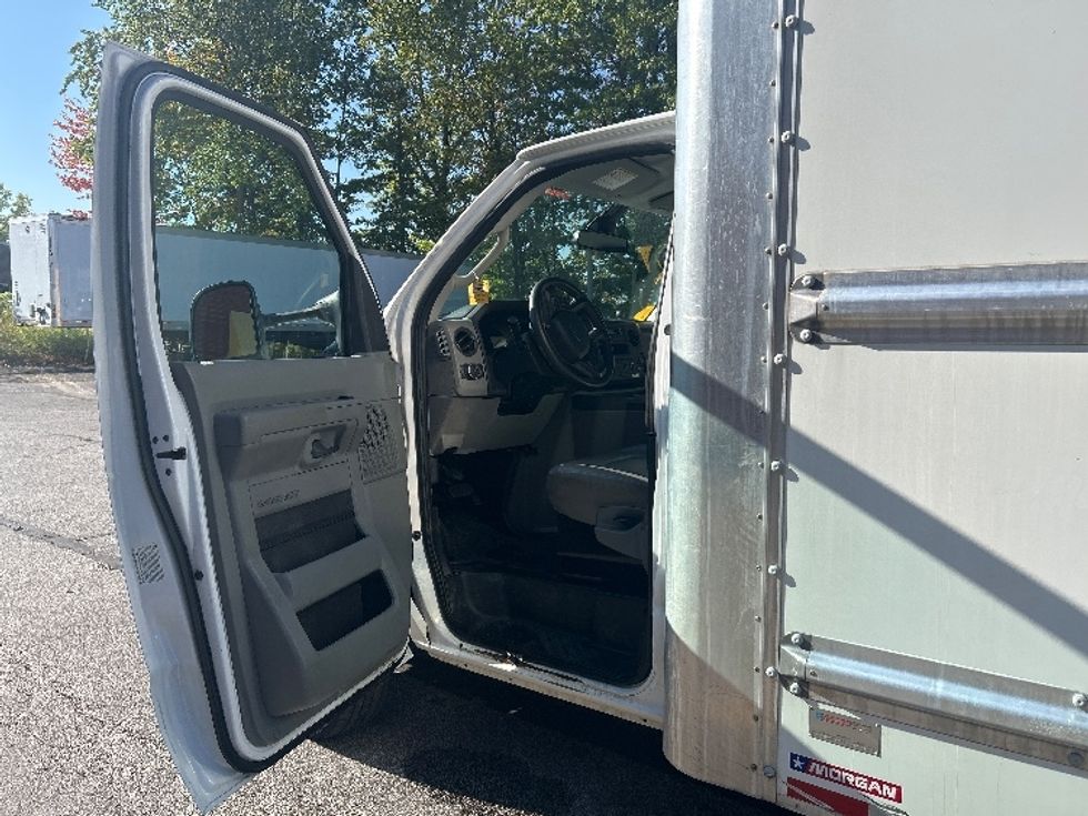 Light Duty Box Truck-Light and Medium Duty Trucks-Ford-2022-E350-Middlefield-OH-90,944\n\t\tmiles-$ 31,500 - Image 16