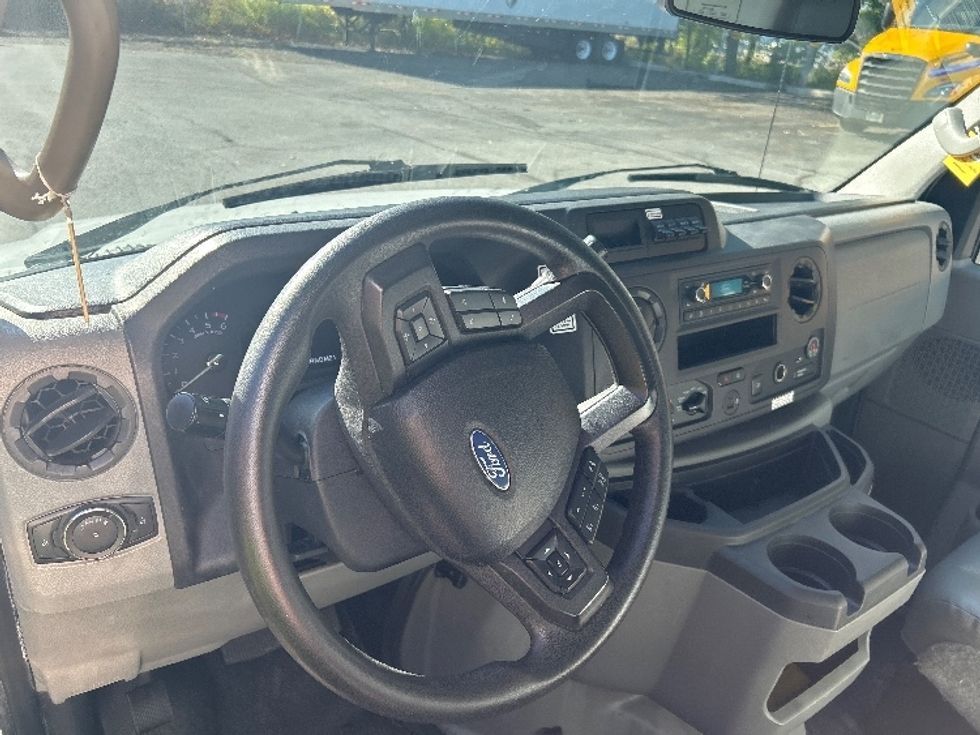 Light Duty Box Truck-Light and Medium Duty Trucks-Ford-2022-E350-Middlefield-OH-90,944\n\t\tmiles-$ 31,500 - Image 17
