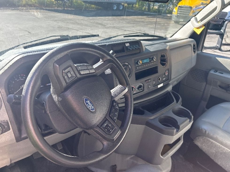 Light Duty Box Truck-Light and Medium Duty Trucks-Ford-2022-E350-Middlefield-OH-90,944\n\t\tmiles-$ 31,500 - Image 18